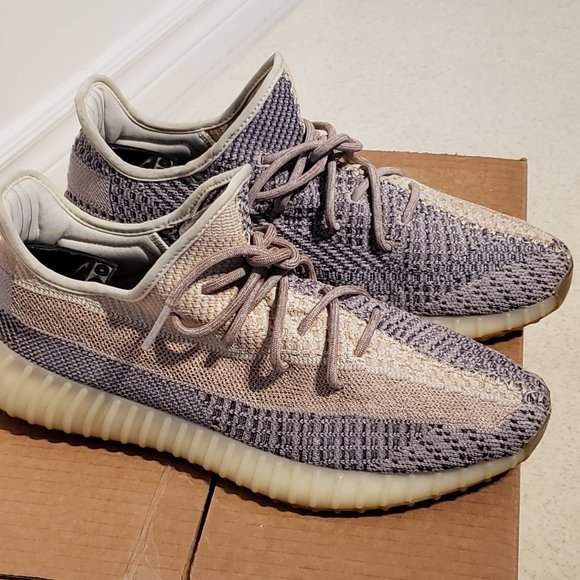 Authentic Adidas 11.5 Yeezy 350 V2 "ASH PEARL" Sneakers W/Tag, Box & Shoe Trees - Picture 4 of 9